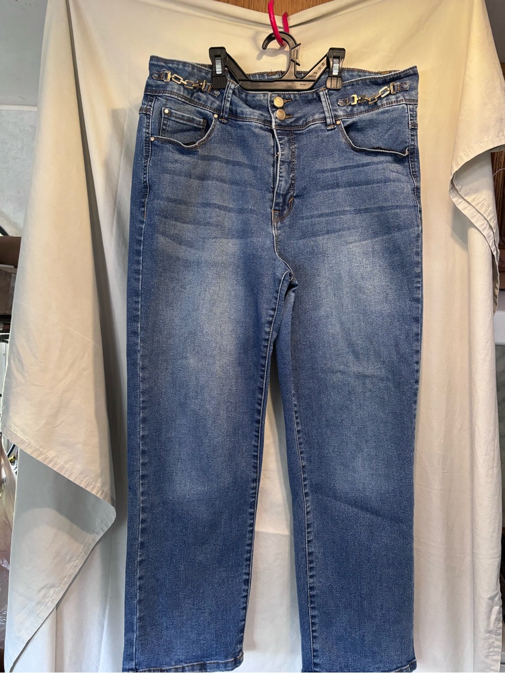 Straight-Leg Women’s Denim Jeans in Medium Blue with Chain Accent